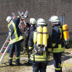 k-100_9056 PA Träger warten auf Einsatz